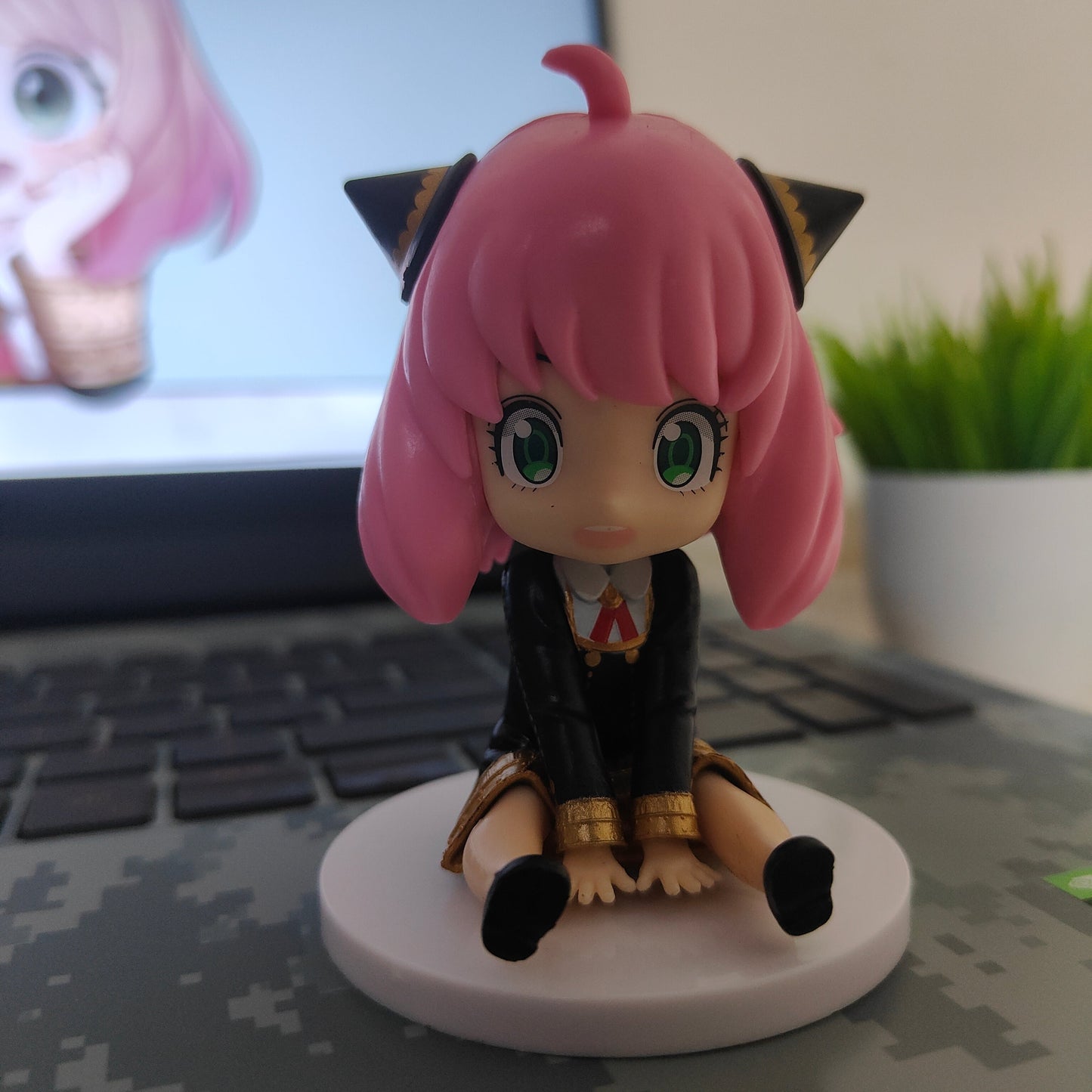 Anya Forger Sitting Pose Figure – Spy × Family