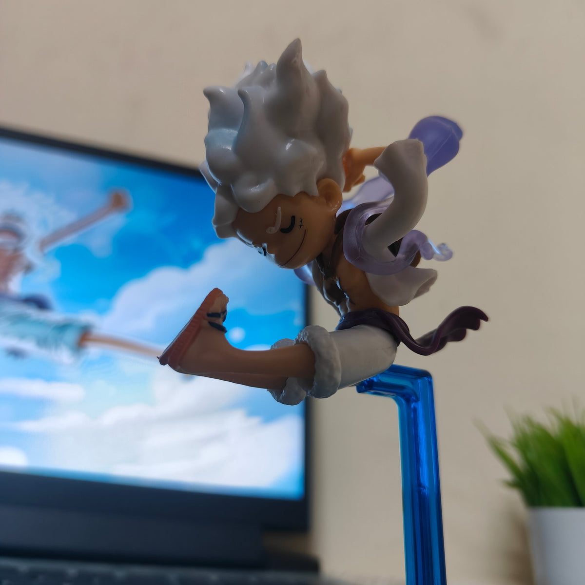 Monkey D. Luffy Gear Fifth Relaxed Float Figure – One Piece